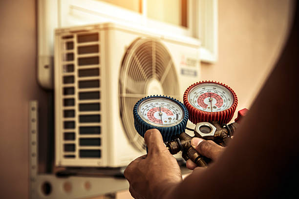 Professional Ac Installation technician working in Aquebogue, NY